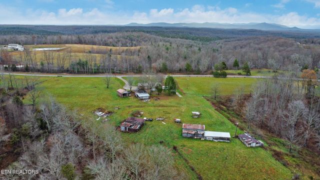 2620 Deer Lodge Hwy, Deer Lodge, TN 37726