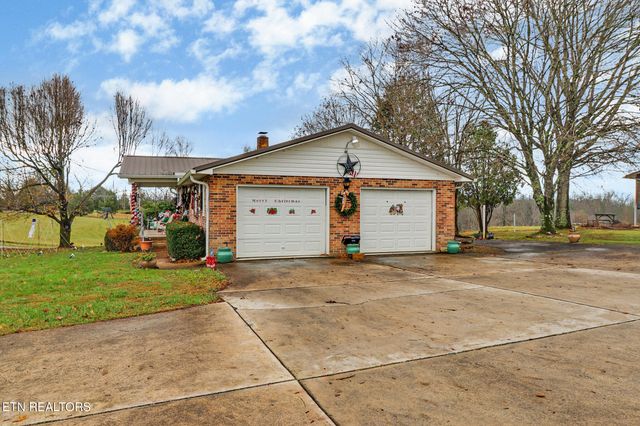 2620 Deer Lodge Hwy, Deer Lodge, TN 37726