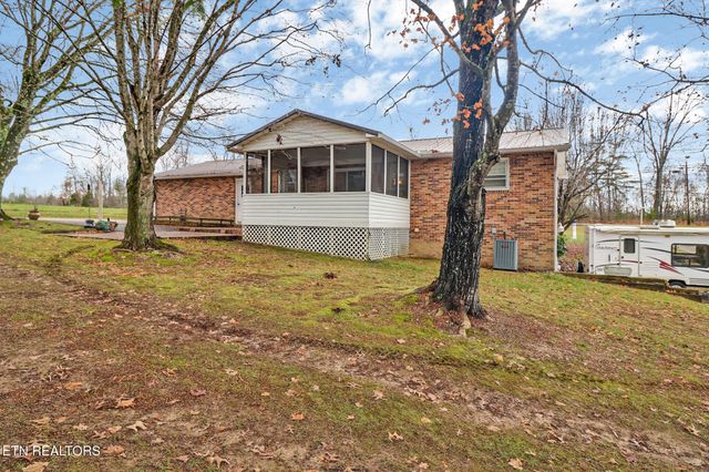 2620 Deer Lodge Hwy, Deer Lodge, TN 37726