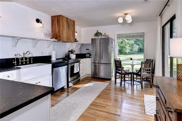 134 Riverview DR, Hampton, VA 23669