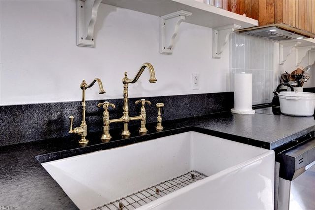 134 Riverview DR, Hampton, VA 23669