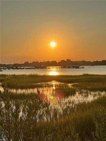 134 Riverview DR, Hampton, VA 23669