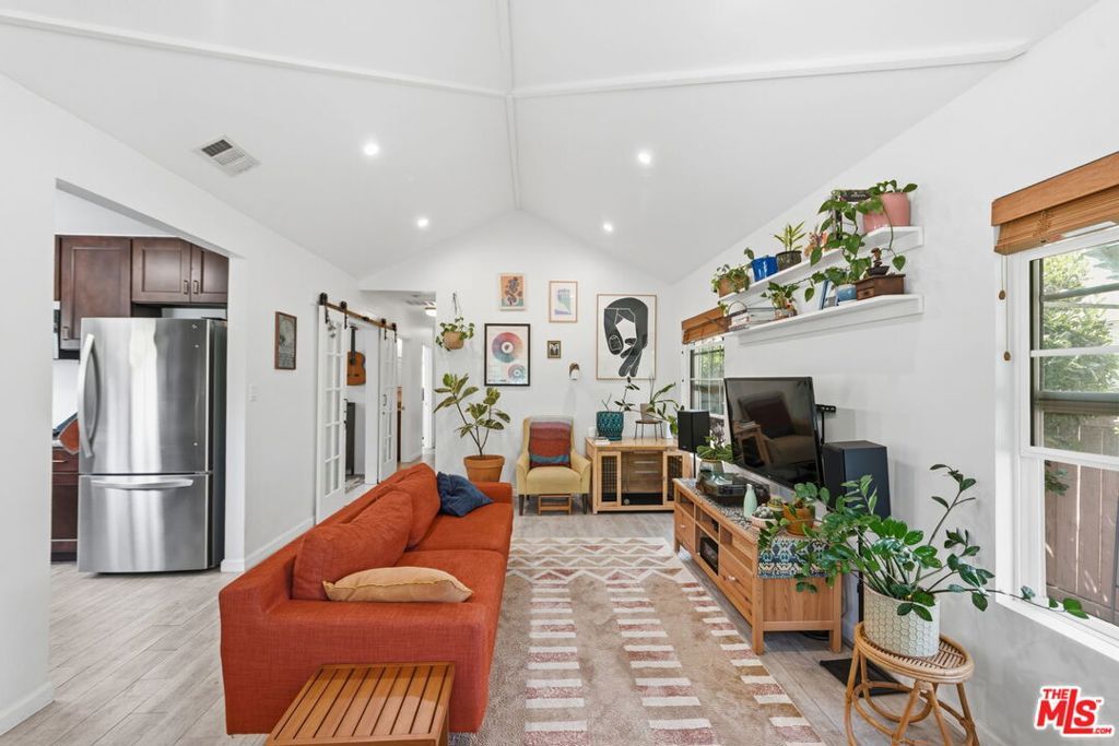 Image 1 of property listing at 3830 W 59th Street, Los Angeles, CA 90043