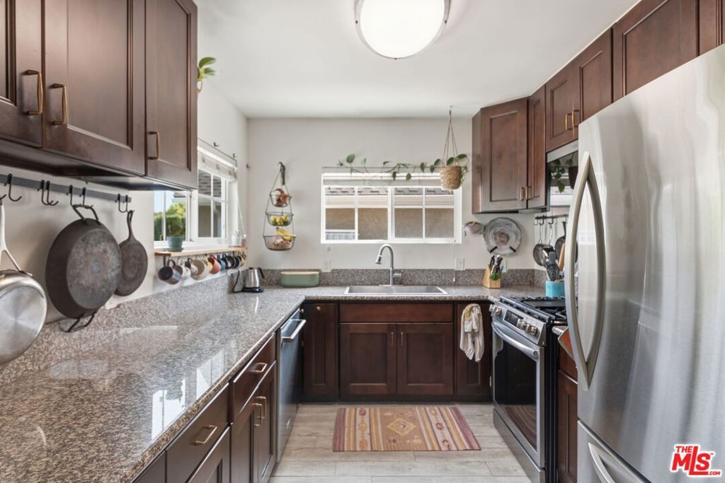 Image 10 of property listing at 3830 W 59th Street, Los Angeles, CA 90043