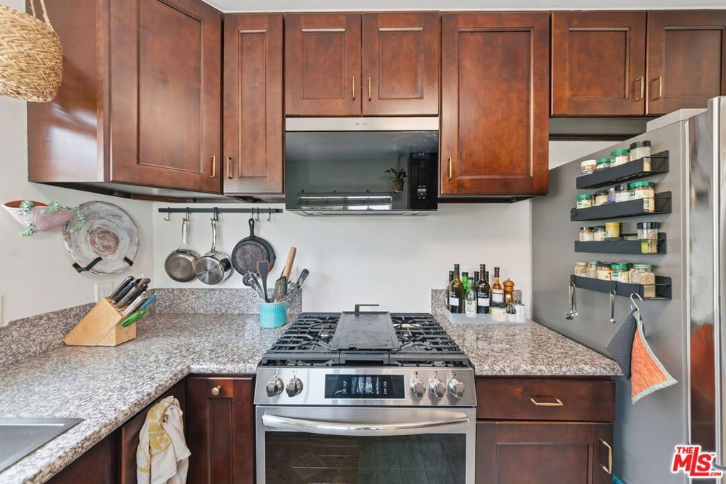 Image 11 of property listing at 3830 W 59th Street, Los Angeles, CA 90043