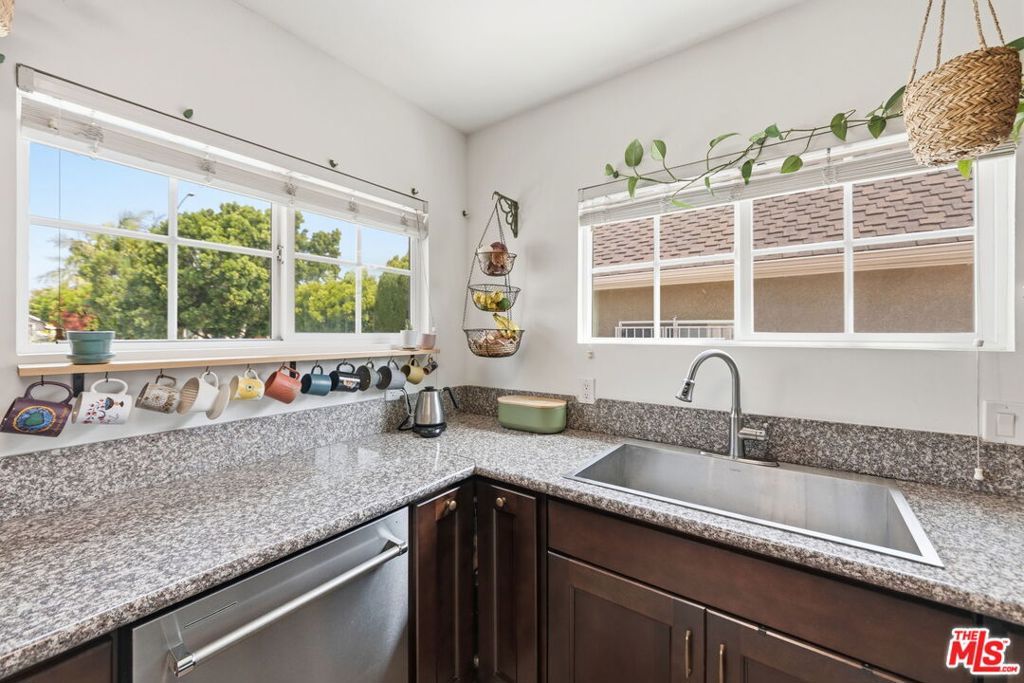 Image 12 of property listing at 3830 W 59th Street, Los Angeles, CA 90043