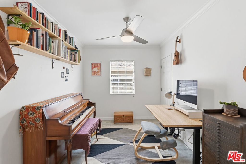 Image 14 of property listing at 3830 W 59th Street, Los Angeles, CA 90043