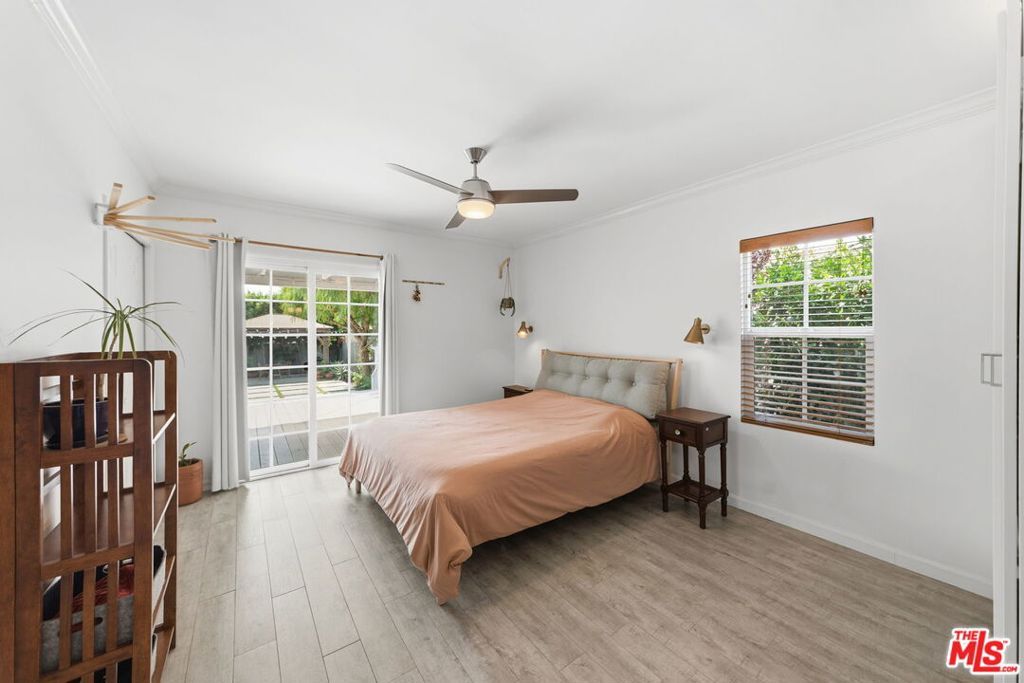 Image 17 of property listing at 3830 W 59th Street, Los Angeles, CA 90043