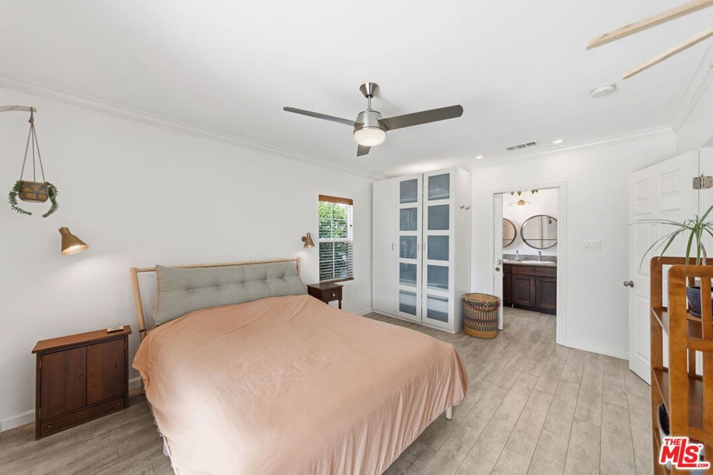 Image 20 of property listing at 3830 W 59th Street, Los Angeles, CA 90043