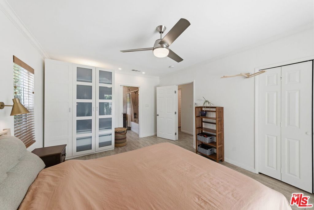 Image 21 of property listing at 3830 W 59th Street, Los Angeles, CA 90043