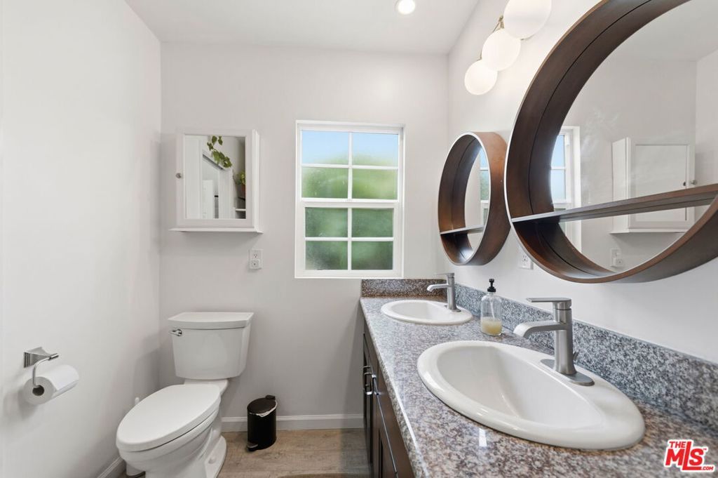 Image 24 of property listing at 3830 W 59th Street, Los Angeles, CA 90043