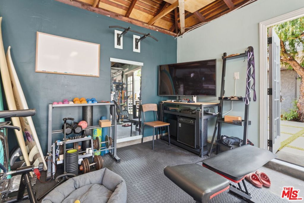 Image 29 of property listing at 3830 W 59th Street, Los Angeles, CA 90043