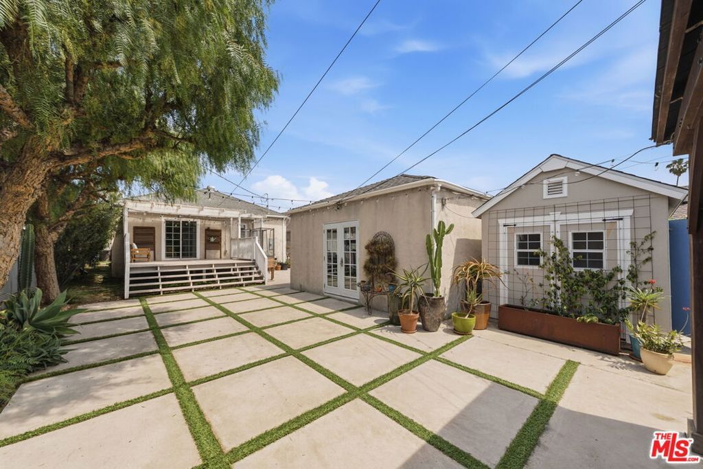 Image 35 of property listing at 3830 W 59th Street, Los Angeles, CA 90043