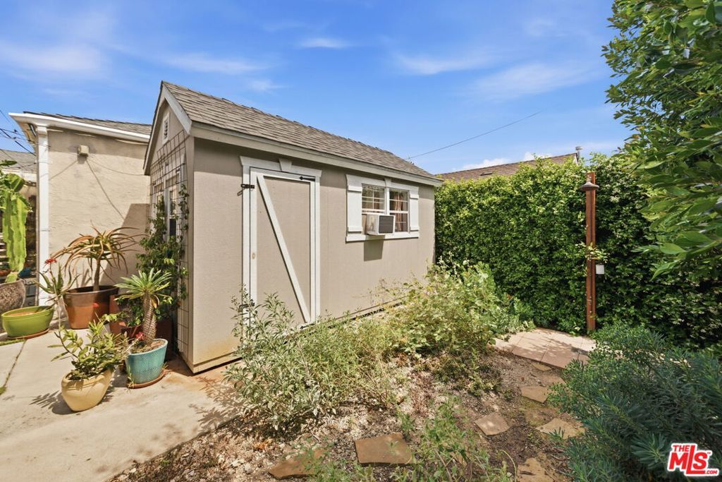 Image 36 of property listing at 3830 W 59th Street, Los Angeles, CA 90043