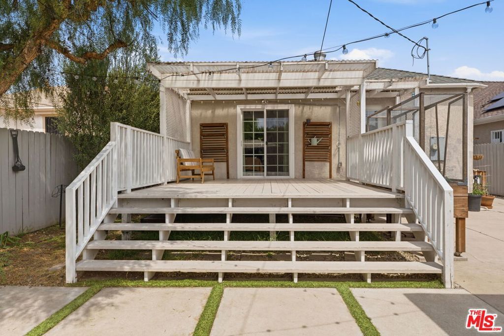 Image 39 of property listing at 3830 W 59th Street, Los Angeles, CA 90043