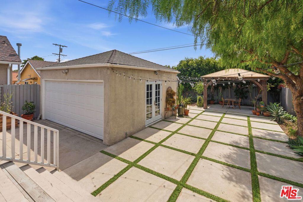 Image 42 of property listing at 3830 W 59th Street, Los Angeles, CA 90043