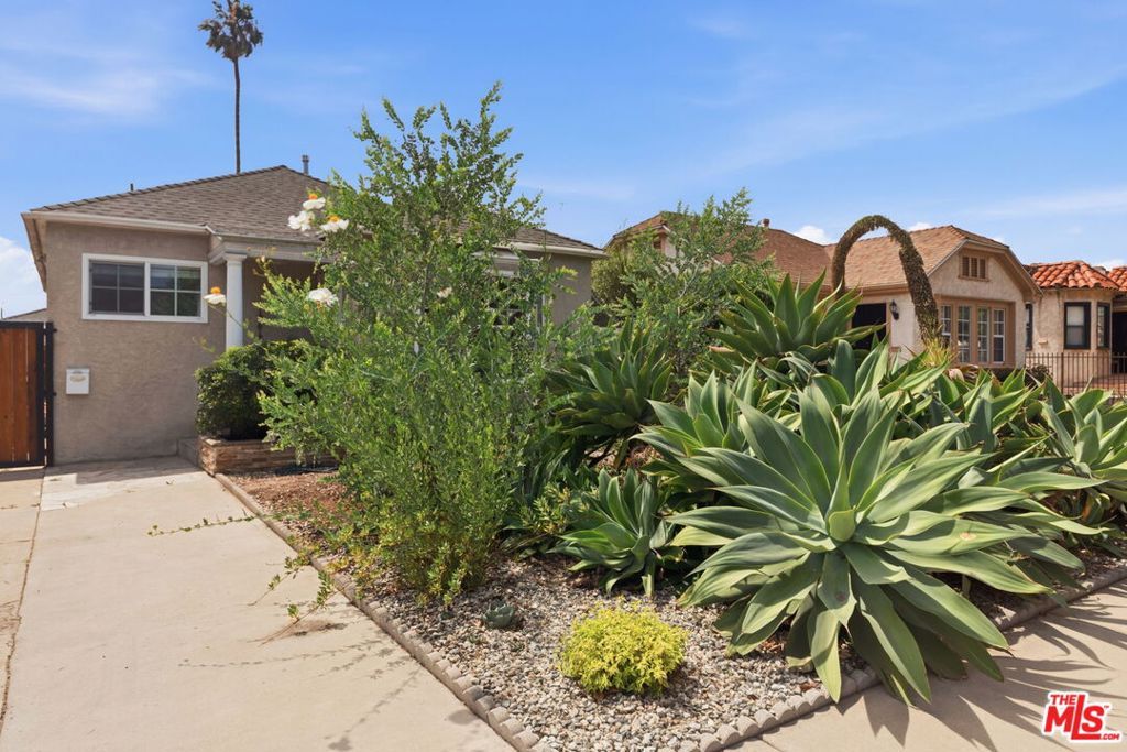 Image 43 of property listing at 3830 W 59th Street, Los Angeles, CA 90043