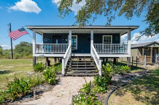 1426 16th St, Rockport, TX 78382