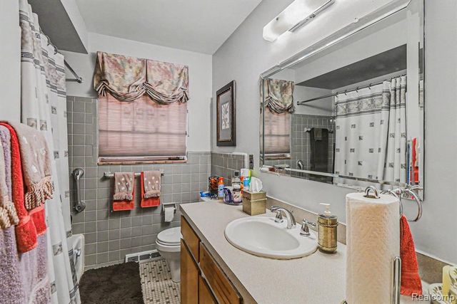 17141 Faust Avenue, Detroit, MI 48219