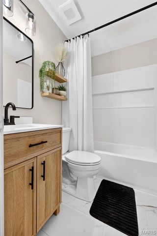 2812 Olde Gloucester Drive, St Charles, MO 63301