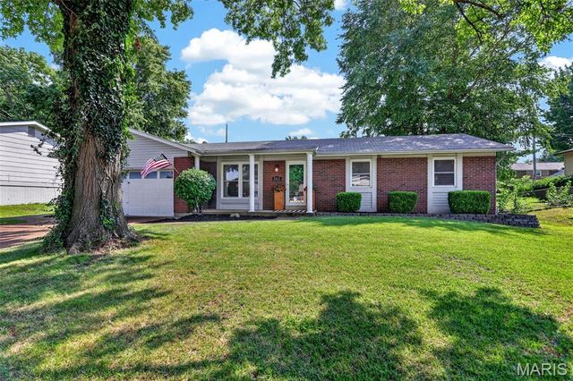 2812 Olde Gloucester Drive, St Charles, MO 63301