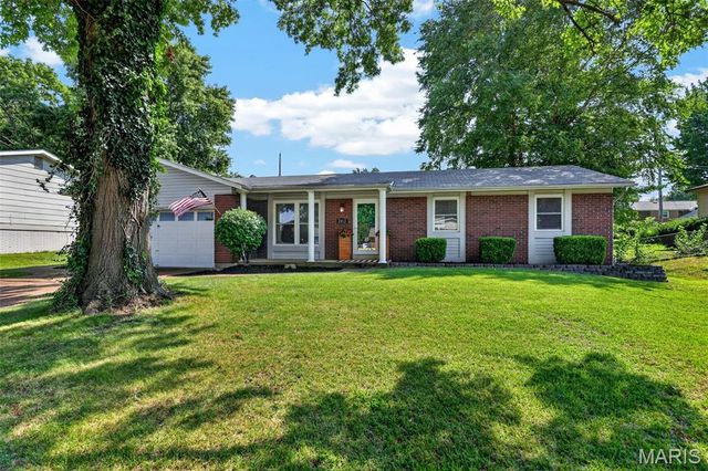2812 Olde Gloucester Drive, St Charles, MO 63301