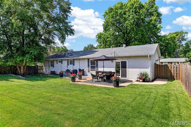 2812 Olde Gloucester Drive, St Charles, MO 63301