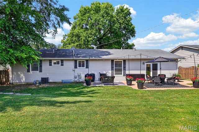 2812 Olde Gloucester Drive, St Charles, MO 63301
