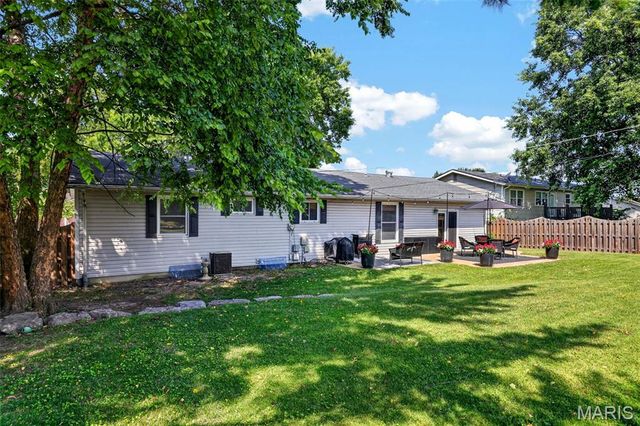 2812 Olde Gloucester Drive, St Charles, MO 63301