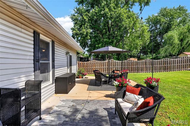 2812 Olde Gloucester Drive, St Charles, MO 63301