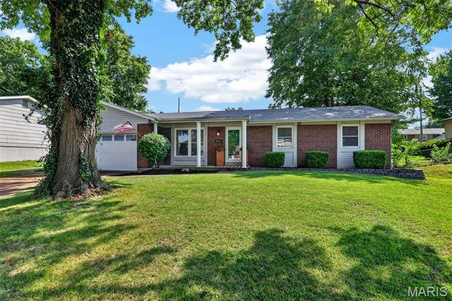 2812 Olde Gloucester Drive, St Charles, MO 63301