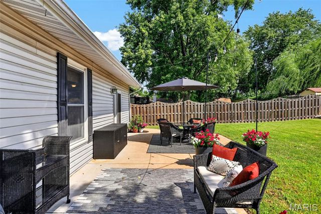2812 Olde Gloucester Drive, St Charles, MO 63301