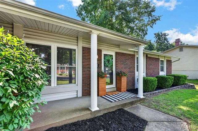 2812 Olde Gloucester Drive, St Charles, MO 63301