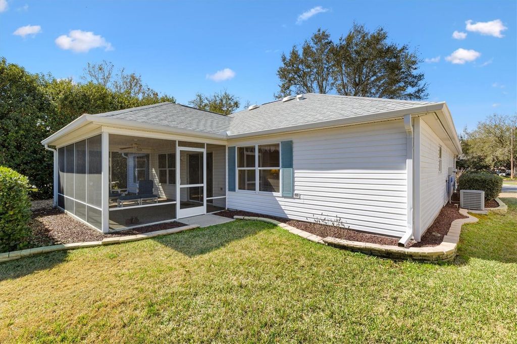 Image 28 of property listing at 1301 OAK FOREST DRIVE, The Villages, FL 32162