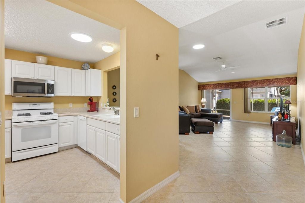Image 5 of property listing at 1301 OAK FOREST DRIVE, The Villages, FL 32162