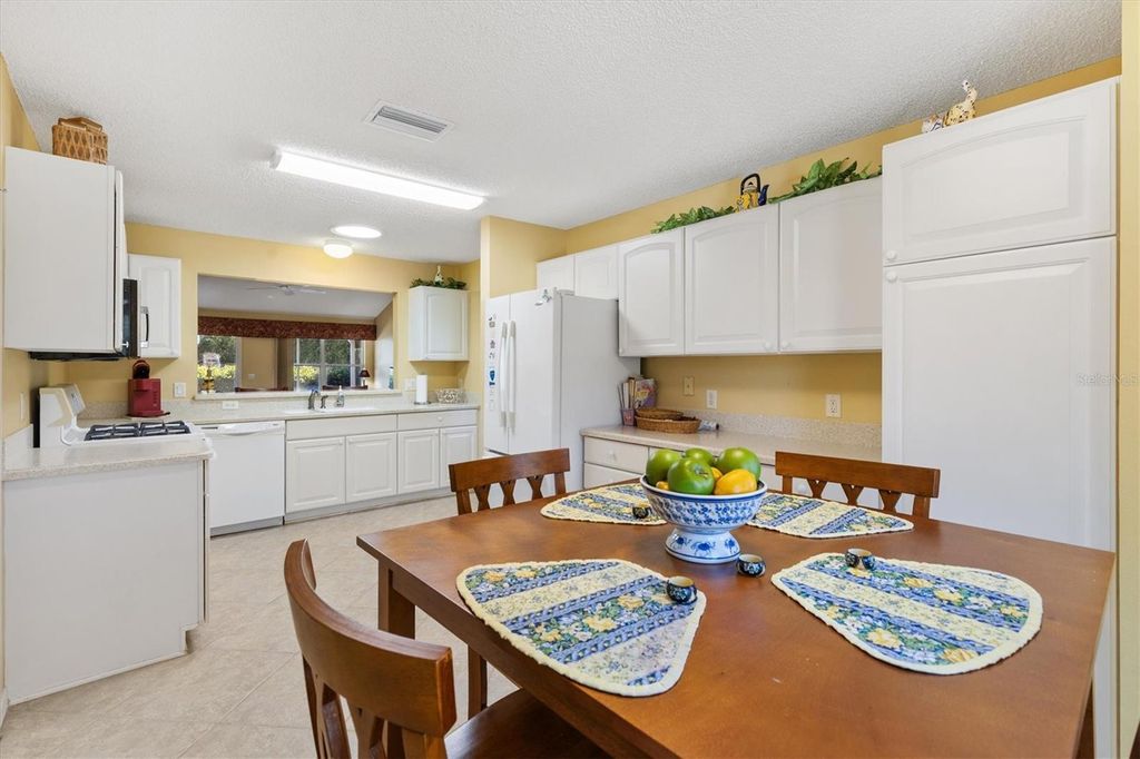 Image 9 of property listing at 1301 OAK FOREST DRIVE, The Villages, FL 32162