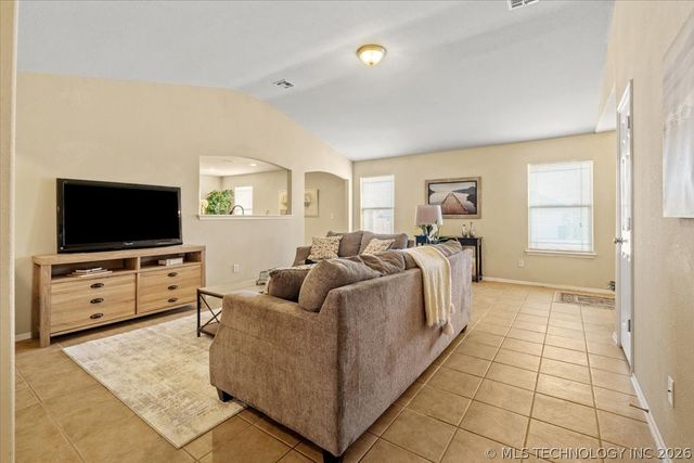 11101 N 144th East Avenue, Owasso, OK 74055