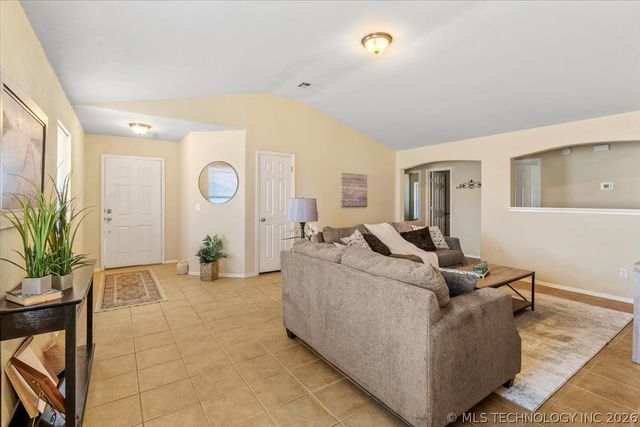 11101 N 144th East Avenue, Owasso, OK 74055