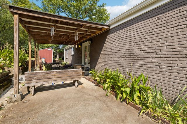 2104 Fernwood Dr, Nashville, TN 37216