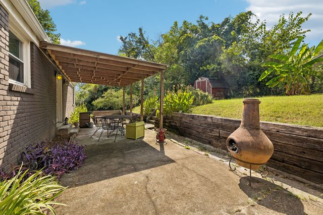 2104 Fernwood Dr, Nashville, TN 37216