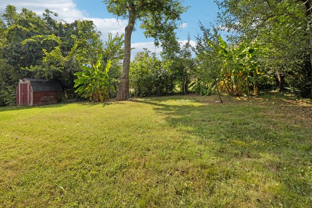2104 Fernwood Dr, Nashville, TN 37216