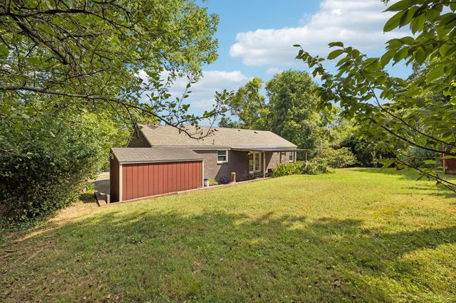 2104 Fernwood Dr, Nashville, TN 37216