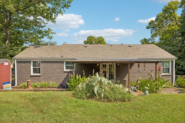 2104 Fernwood Dr, Nashville, TN 37216