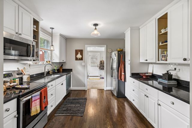 2104 Fernwood Dr, Nashville, TN 37216