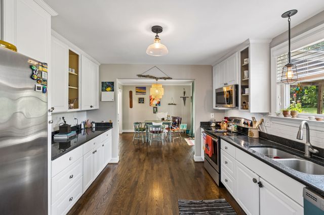 2104 Fernwood Dr, Nashville, TN 37216