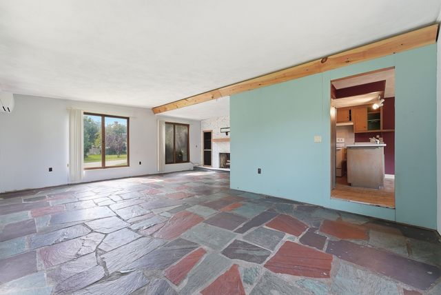 31 Woodcrest Road, Springfield, MA 01129