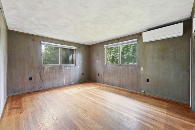 31 Woodcrest Road, Springfield, MA 01129