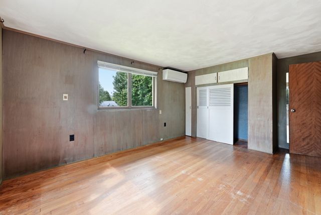 31 Woodcrest Road, Springfield, MA 01129