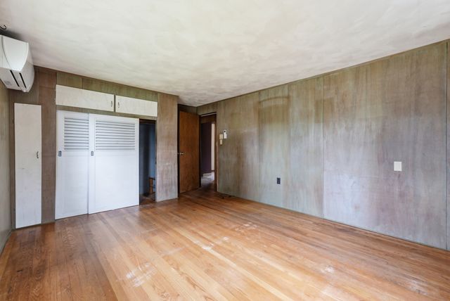 31 Woodcrest Road, Springfield, MA 01129