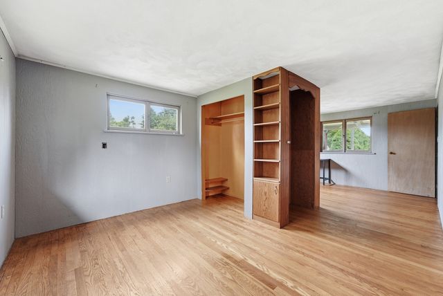31 Woodcrest Road, Springfield, MA 01129